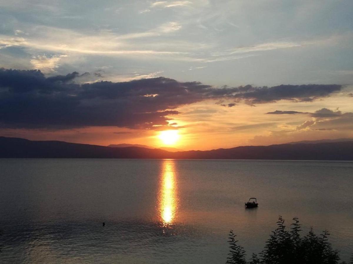 Villa Lakeview Paradise Peštani Exteriör bild